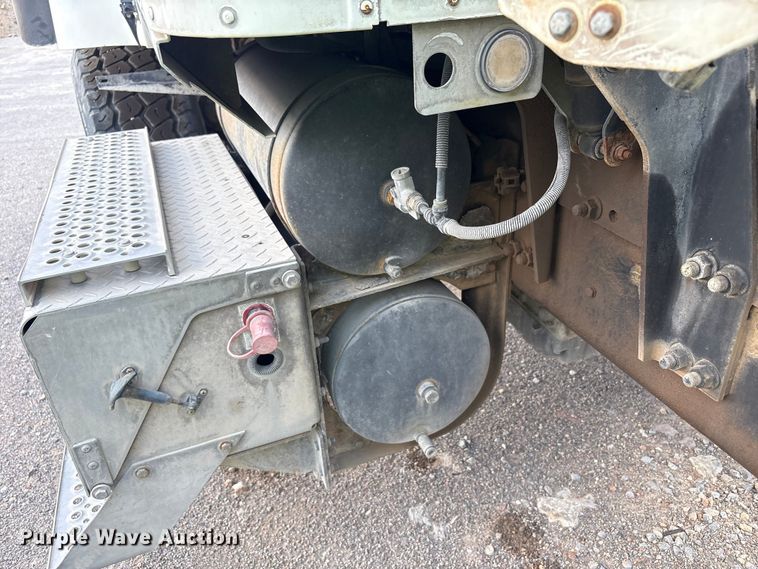 image for item EU4648 2007 International 5500i ready mix truck