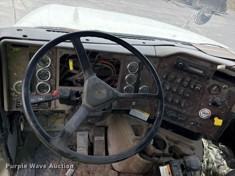 image for item EU4648 2007 International 5500i ready mix truck