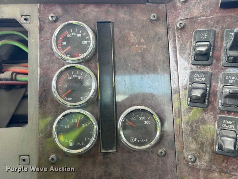 image for item EU4648 2007 International 5500i ready mix truck