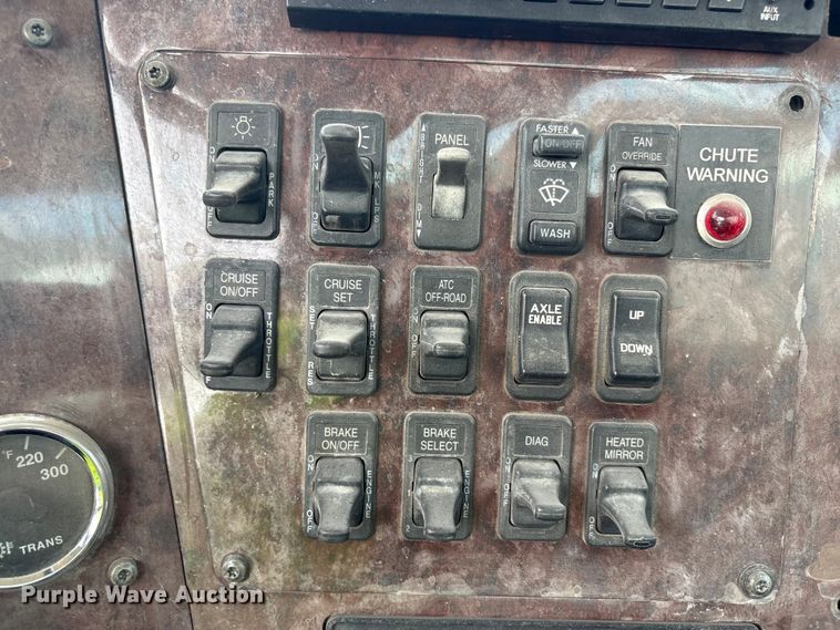 image for item EU4648 2007 International 5500i ready mix truck