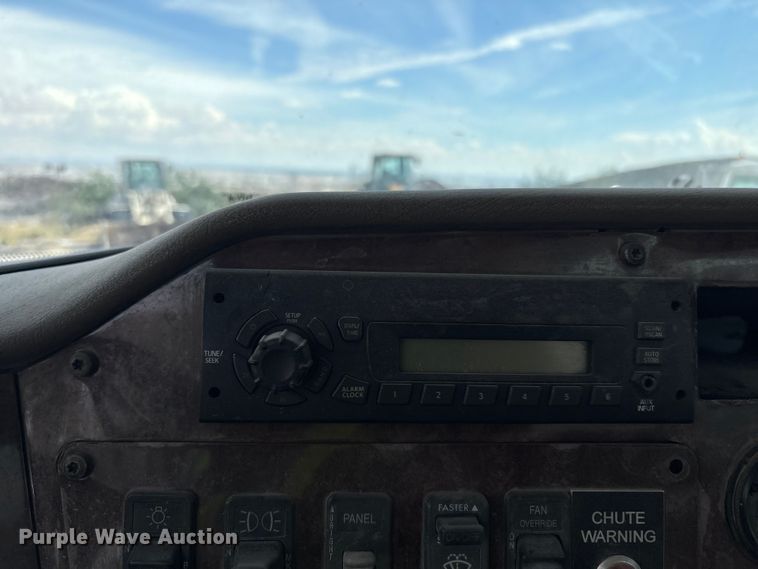 image for item EU4648 2007 International 5500i ready mix truck