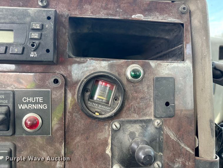 image for item EU4648 2007 International 5500i ready mix truck