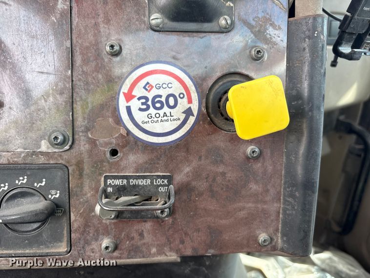 image for item EU4648 2007 International 5500i ready mix truck