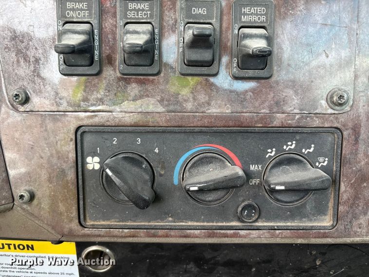 image for item EU4648 2007 International 5500i ready mix truck