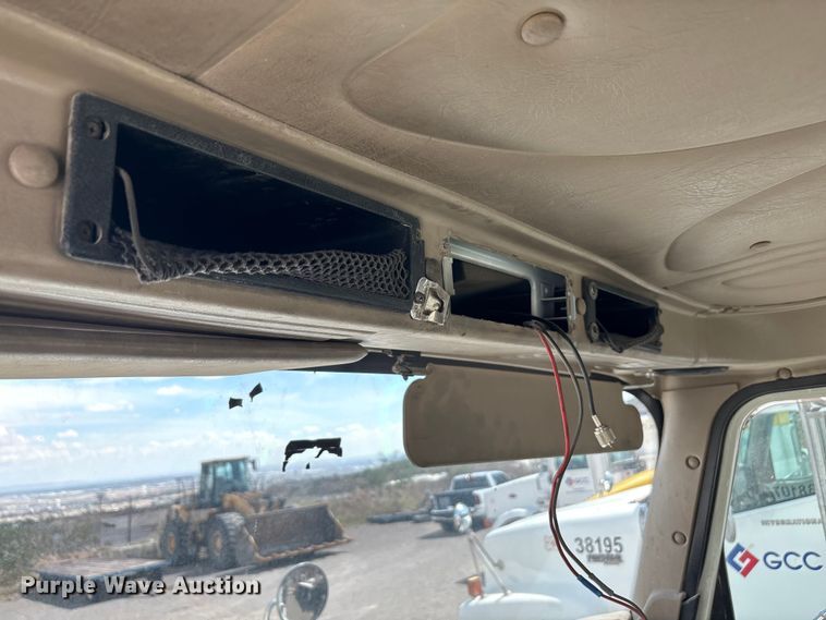 image for item EU4648 2007 International 5500i ready mix truck