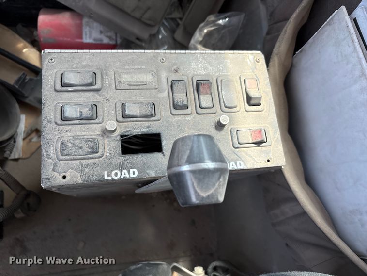 image for item EU4648 2007 International 5500i ready mix truck