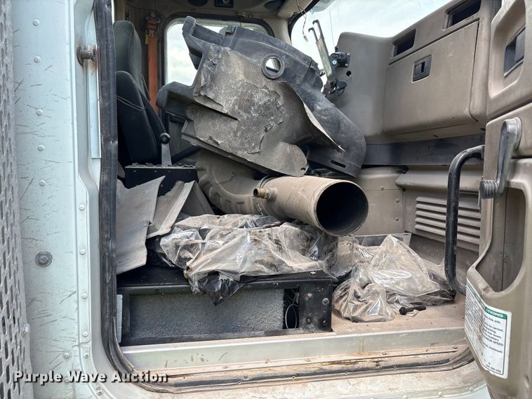 image for item EU4648 2007 International 5500i ready mix truck