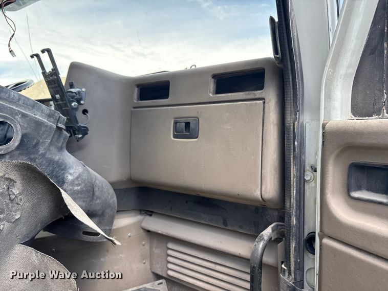 image for item EU4648 2007 International 5500i ready mix truck