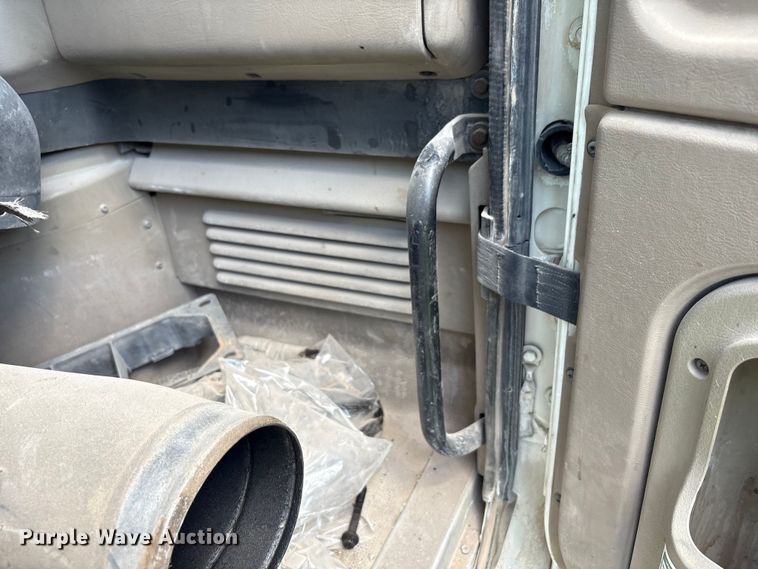 image for item EU4648 2007 International 5500i ready mix truck