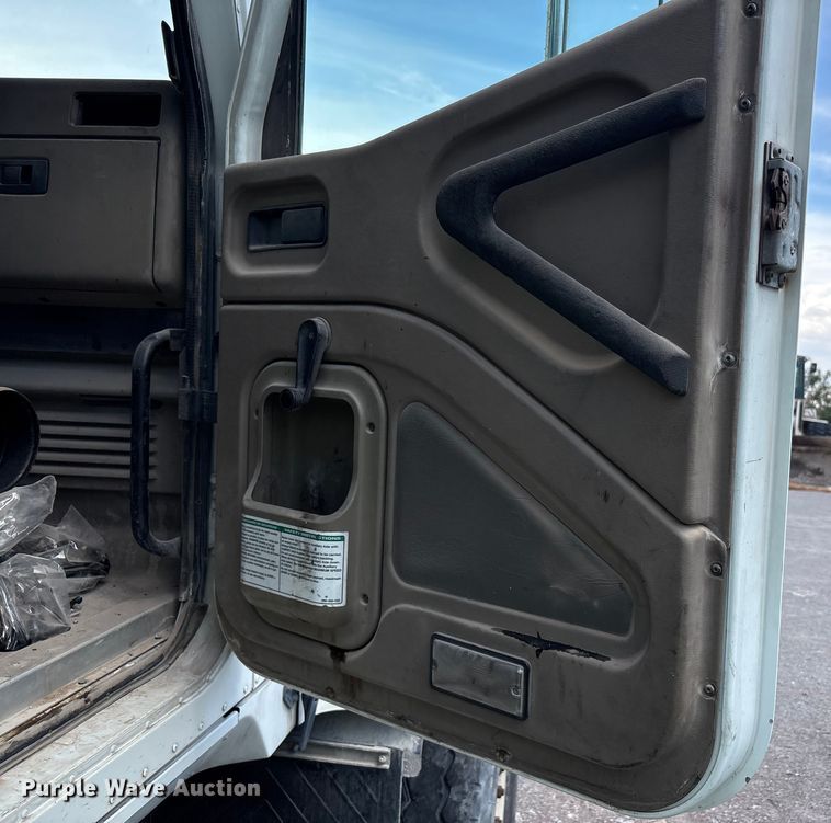 image for item EU4648 2007 International 5500i ready mix truck