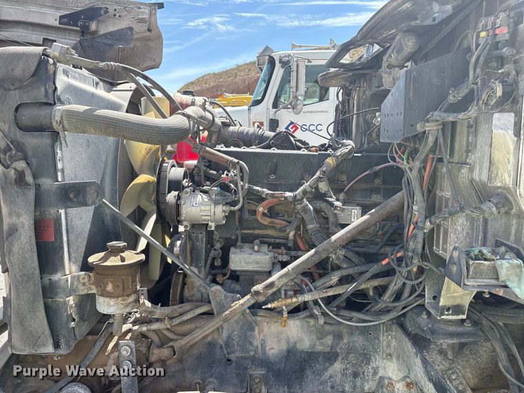 image for item EU4648 2007 International 5500i ready mix truck