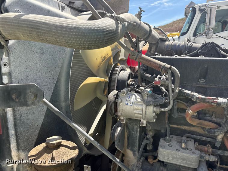 image for item EU4648 2007 International 5500i ready mix truck