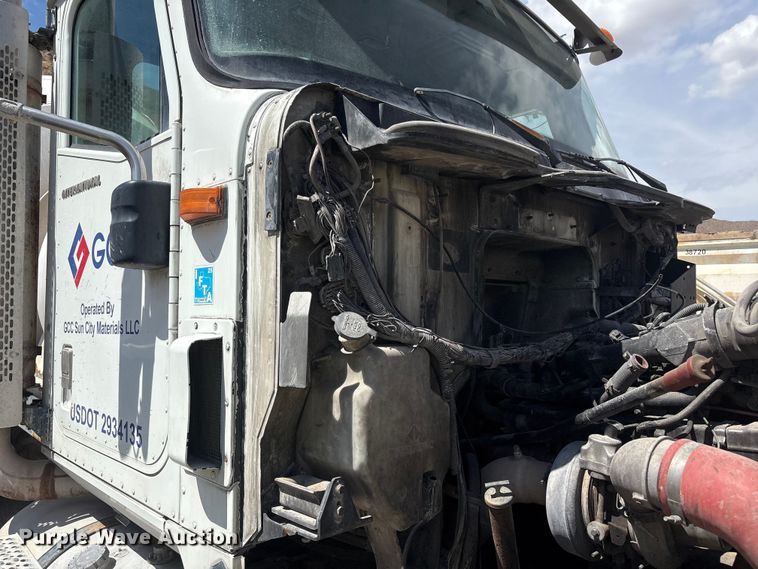 image for item EU4648 2007 International 5500i ready mix truck