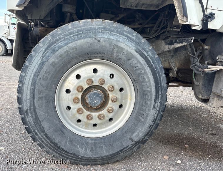 image for item EU4648 2007 International 5500i ready mix truck