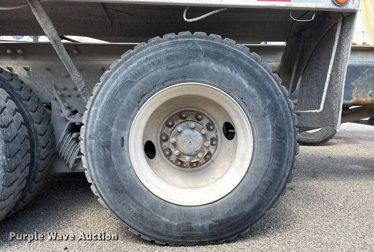 image for item EU4648 2007 International 5500i ready mix truck