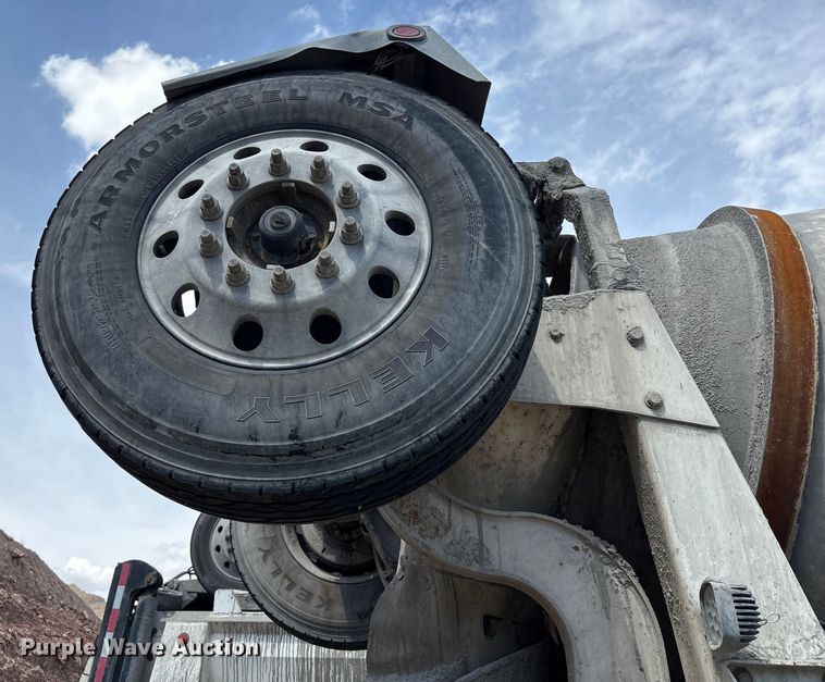 image for item EU4648 2007 International 5500i ready mix truck