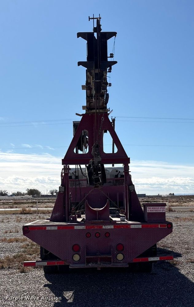 image for item EU4710 2015 Peterbilt 365 crane truck