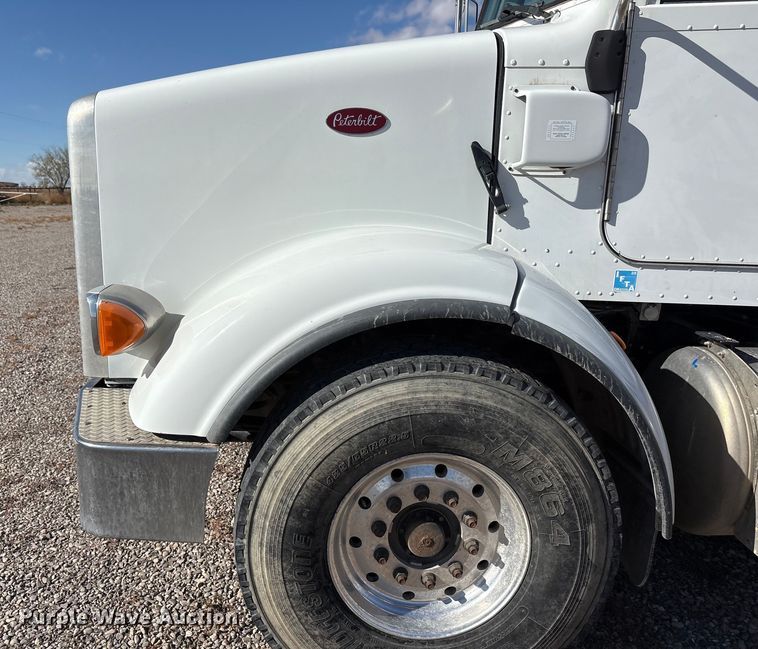 image for item EU4710 2015 Peterbilt 365 crane truck