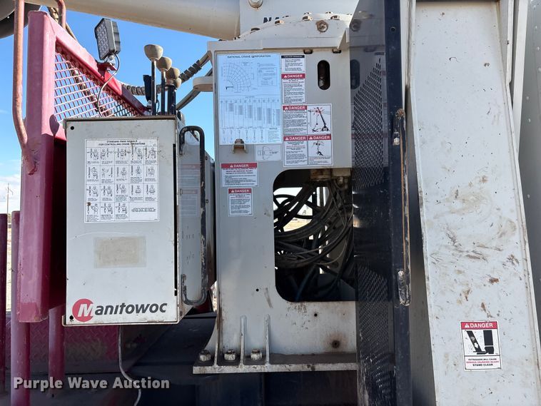 image for item EU4710 2015 Peterbilt 365 crane truck