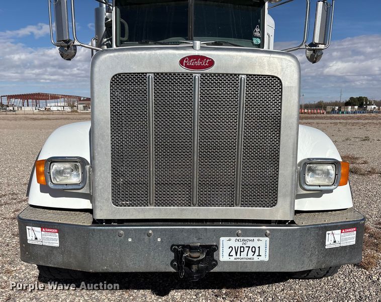 image for item EU4710 2015 Peterbilt 365 crane truck