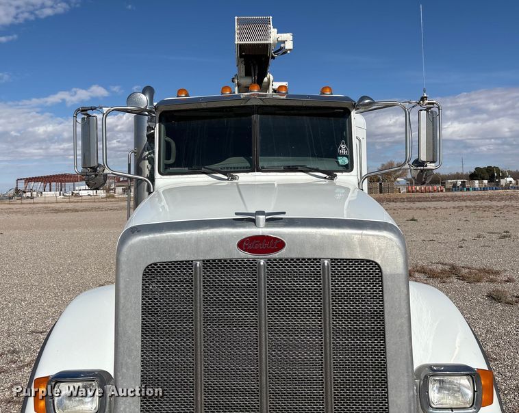 image for item EU4710 2015 Peterbilt 365 crane truck