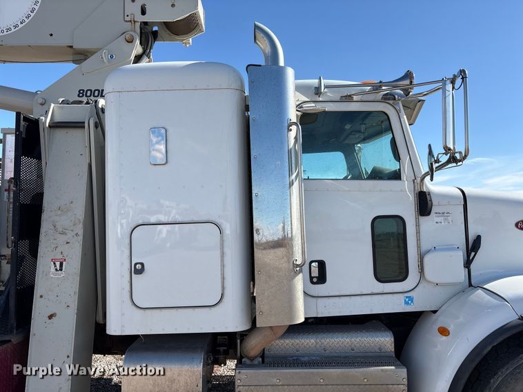 image for item EU4710 2015 Peterbilt 365 crane truck