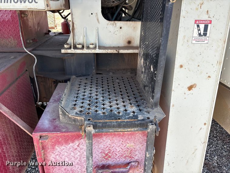 image for item EU4710 2015 Peterbilt 365 crane truck