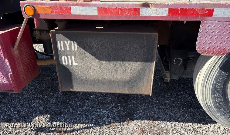 image for item EU4710 2015 Peterbilt 365 crane truck