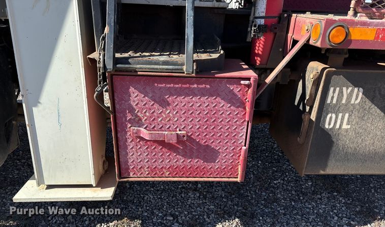 image for item EU4710 2015 Peterbilt 365 crane truck