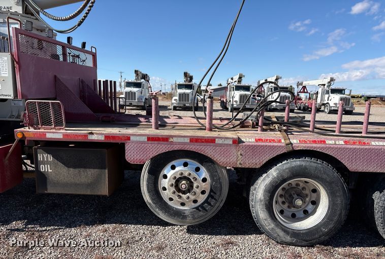 image for item EU4710 2015 Peterbilt 365 crane truck