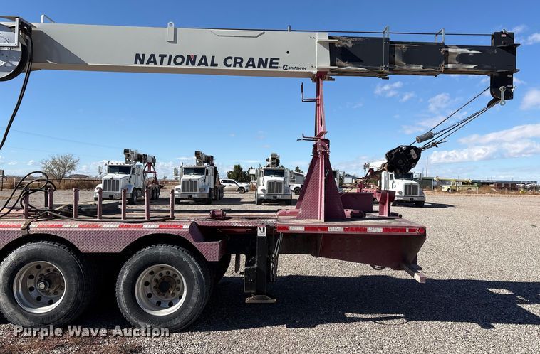 image for item EU4710 2015 Peterbilt 365 crane truck
