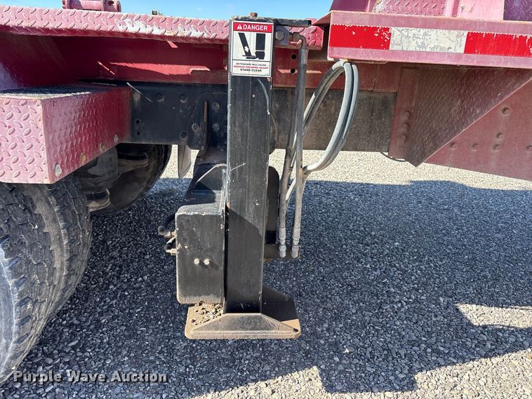 image for item EU4710 2015 Peterbilt 365 crane truck