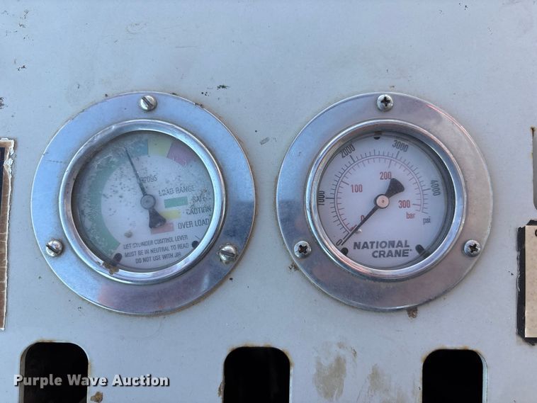 image for item EU4710 2015 Peterbilt 365 crane truck