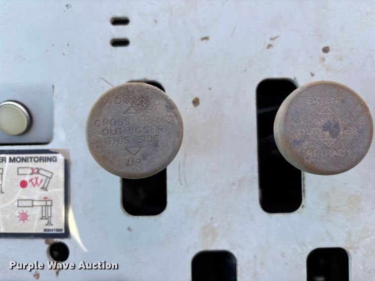 image for item EU4710 2015 Peterbilt 365 crane truck