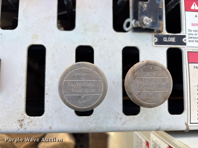 image for item EU4710 2015 Peterbilt 365 crane truck