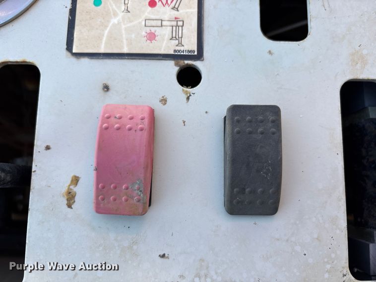 image for item EU4710 2015 Peterbilt 365 crane truck