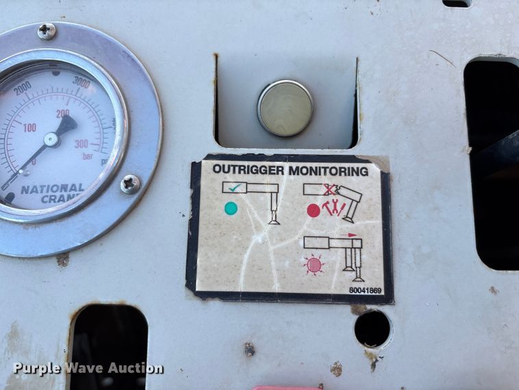 image for item EU4710 2015 Peterbilt 365 crane truck