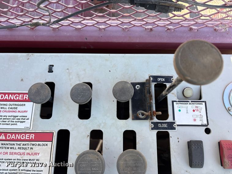 image for item EU4710 2015 Peterbilt 365 crane truck