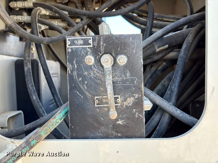 image for item EU4710 2015 Peterbilt 365 crane truck