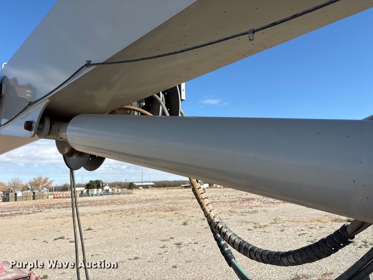 image for item EU4710 2015 Peterbilt 365 crane truck