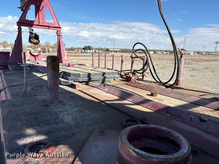 image for item EU4710 2015 Peterbilt 365 crane truck