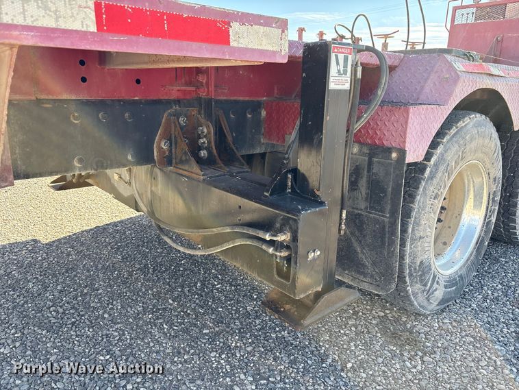 image for item EU4710 2015 Peterbilt 365 crane truck