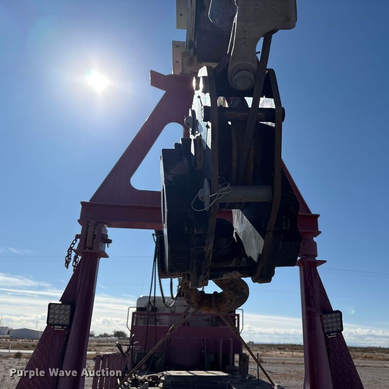 image for item EU4710 2015 Peterbilt 365 crane truck