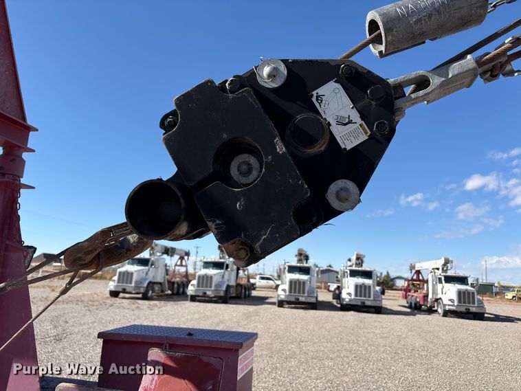 image for item EU4710 2015 Peterbilt 365 crane truck