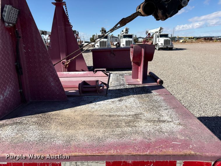 image for item EU4710 2015 Peterbilt 365 crane truck