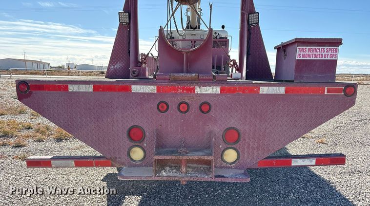 image for item EU4710 2015 Peterbilt 365 crane truck