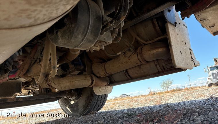 image for item EU4710 2015 Peterbilt 365 crane truck