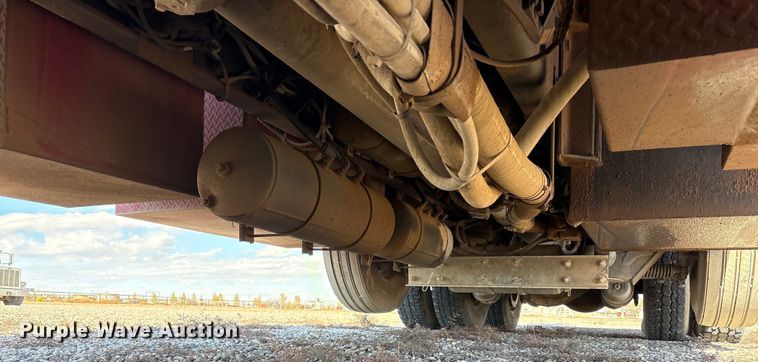 image for item EU4710 2015 Peterbilt 365 crane truck