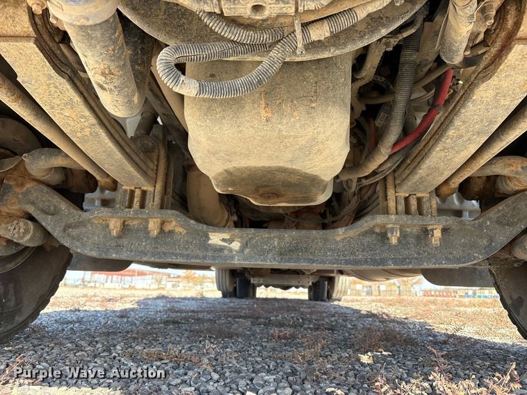 image for item EU4710 2015 Peterbilt 365 crane truck