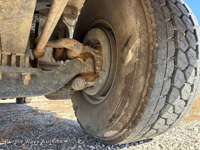 image for item EU4710 2015 Peterbilt 365 crane truck